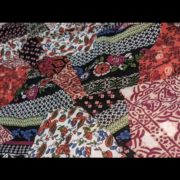 NWT Romeo + Juliet Bell Sleeves Patchwork Dress - Picture 5 of 7